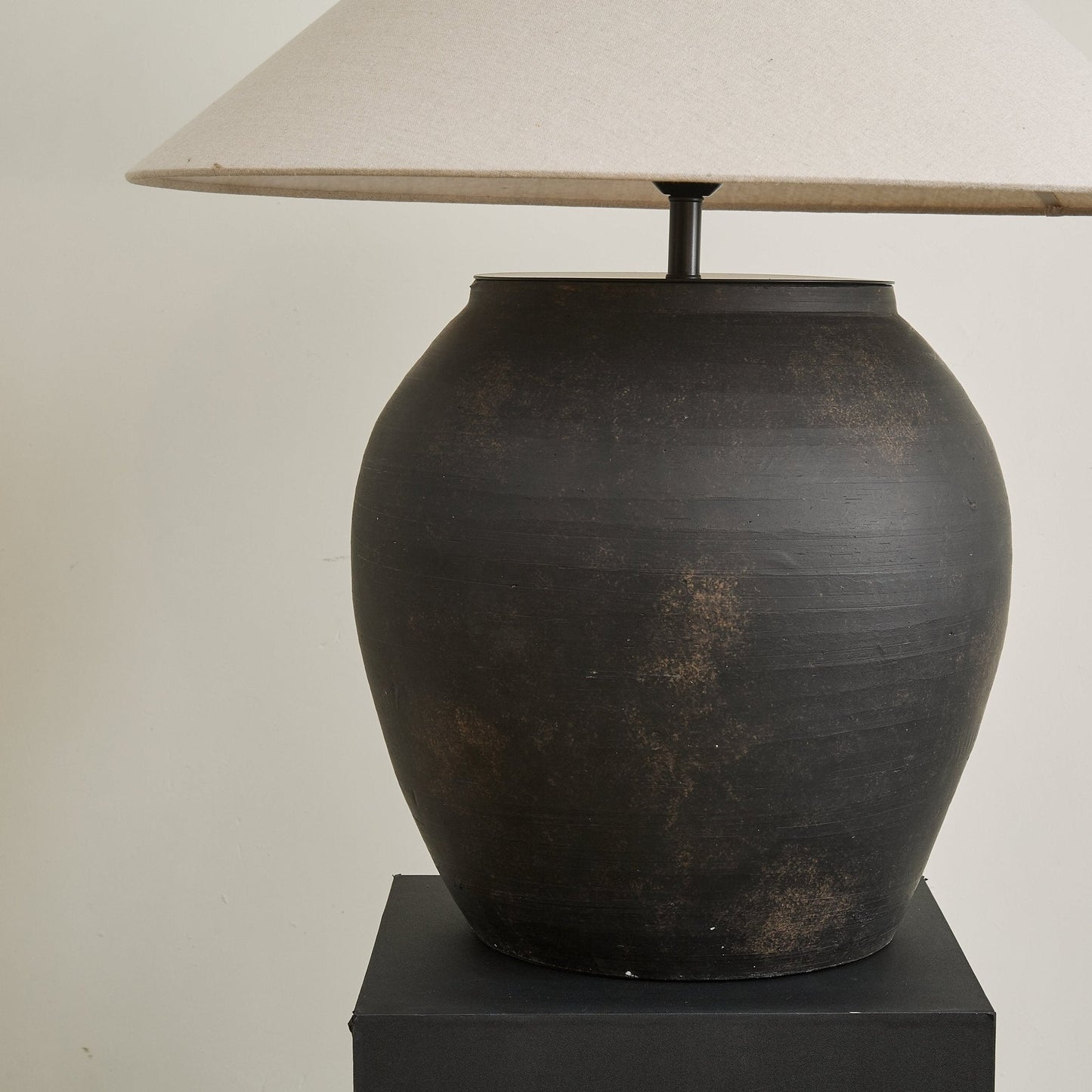 Noira Terracotta Table Lamp | Terracotta | Black and White