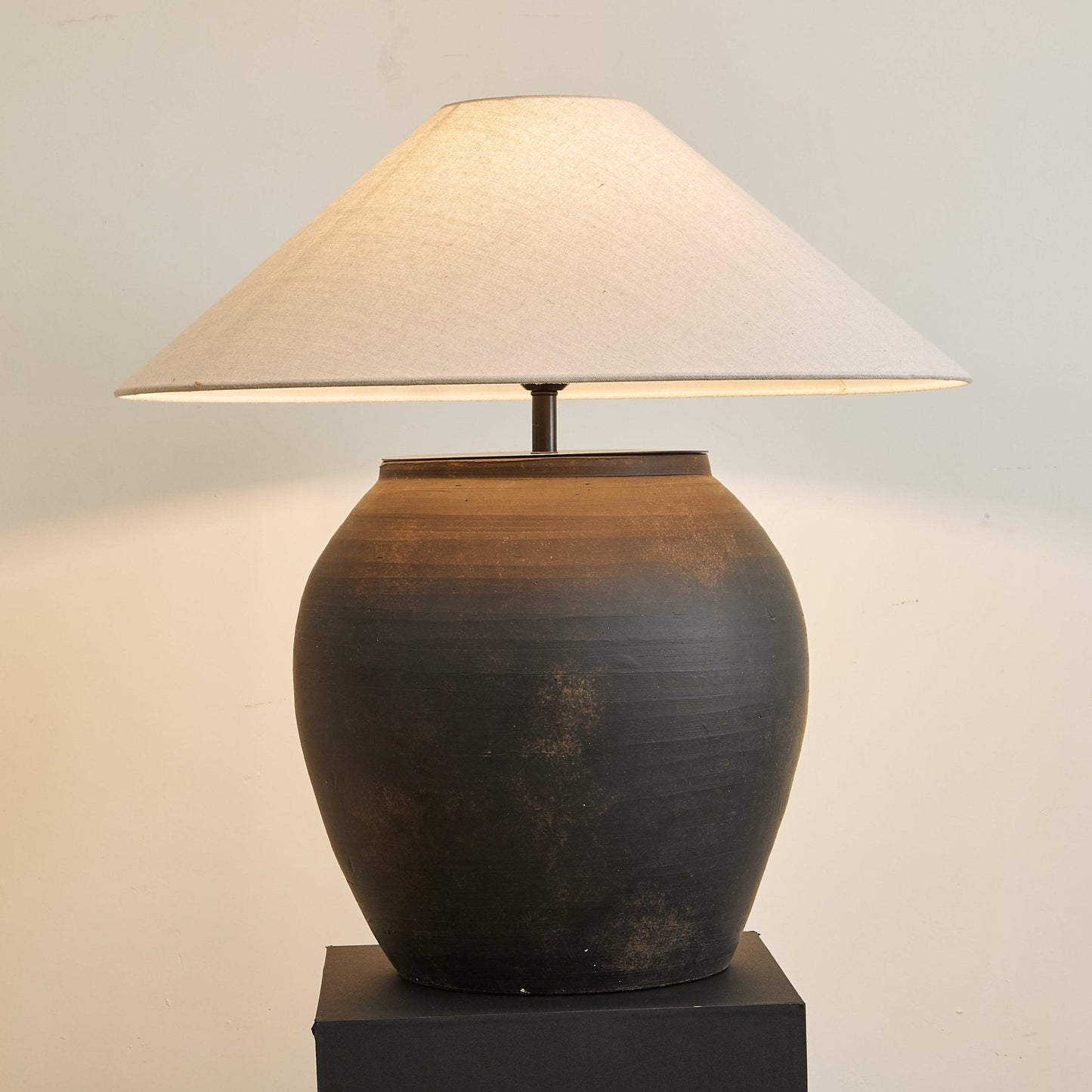 Noira Terracotta Table Lamp | Terracotta | Black and White