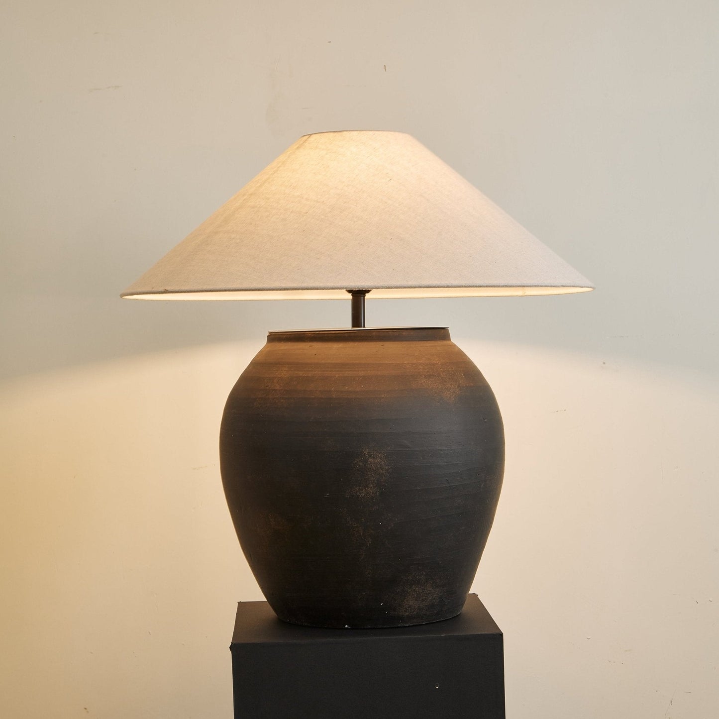 Noira Terracotta Table Lamp | Terracotta | Black and White