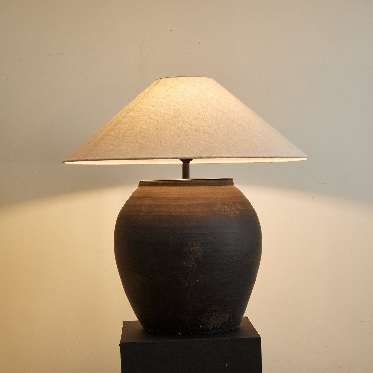Noira Terracotta Table Lamp | Terracotta | Black and White