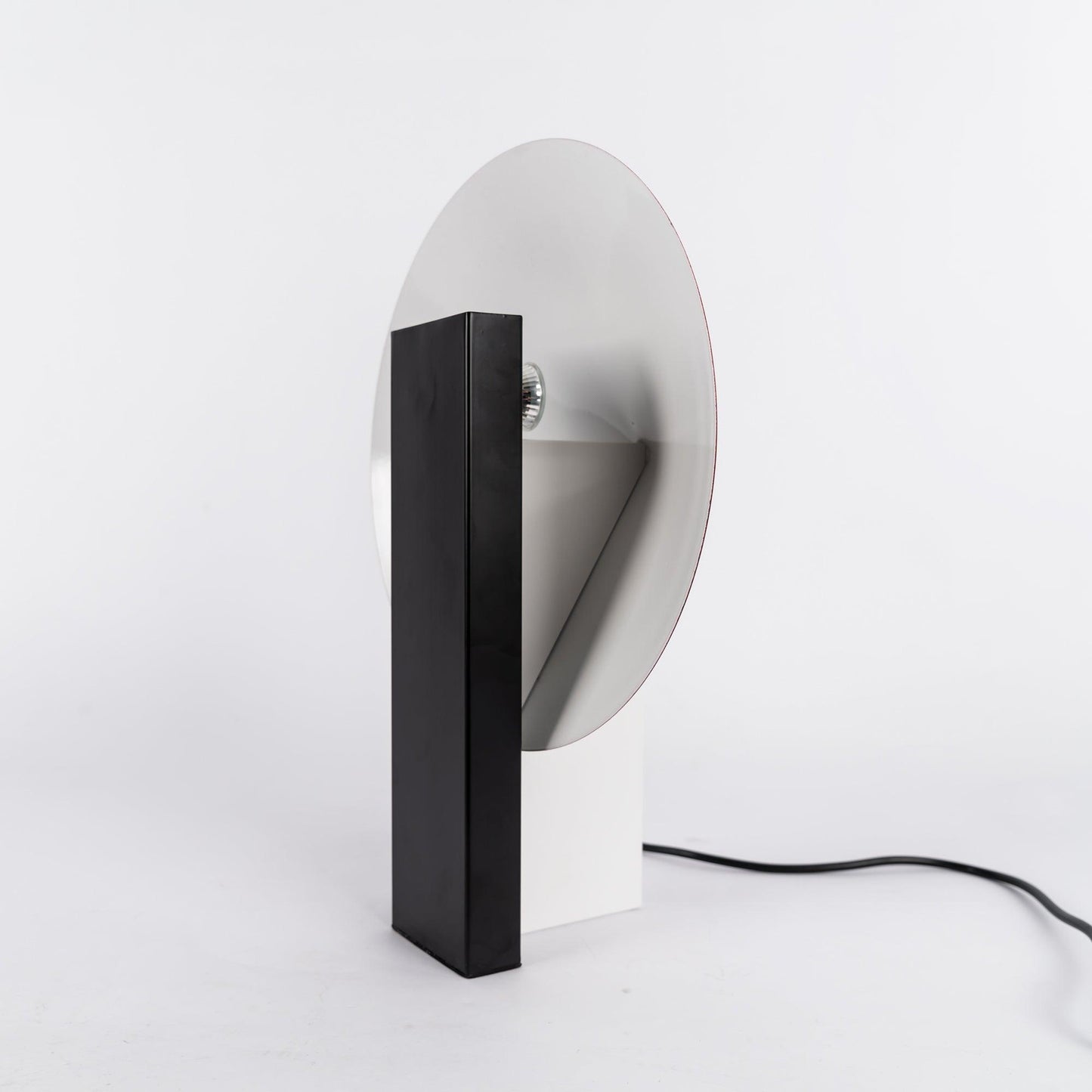 Orbe Table Lamp | Metal & Iron | Black and Red