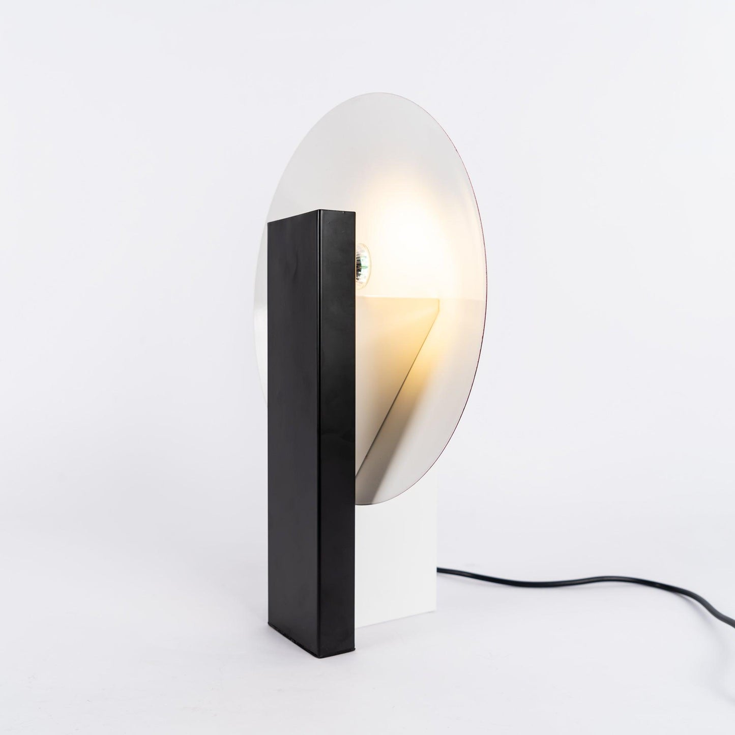 Orbe Table Lamp | Metal & Iron | Black and Red