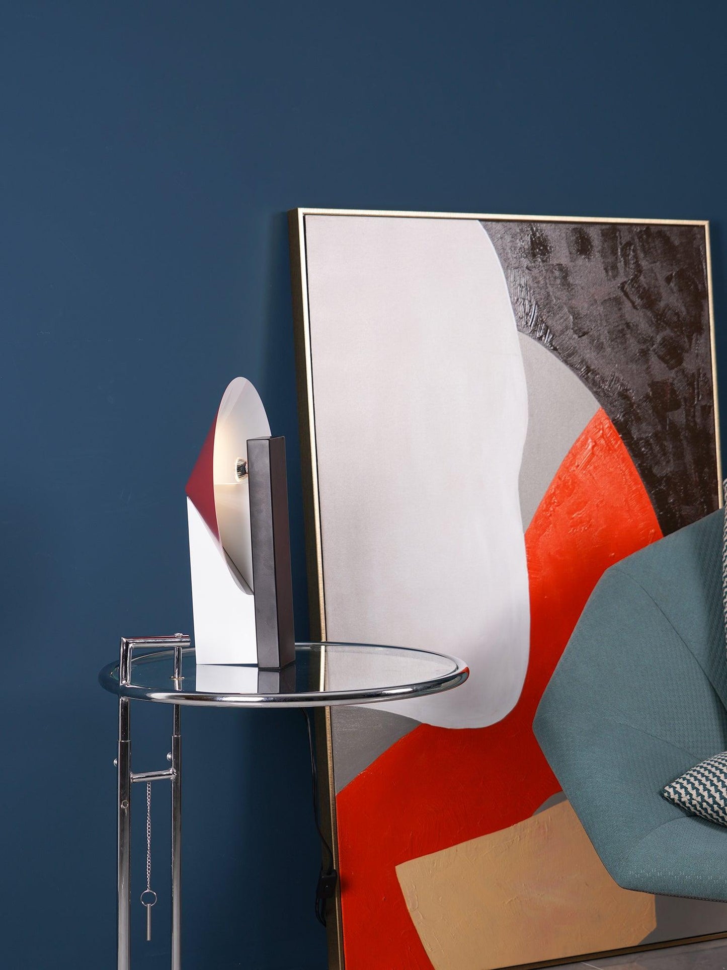 Orbe Table Lamp | Metal & Iron | Black and Red