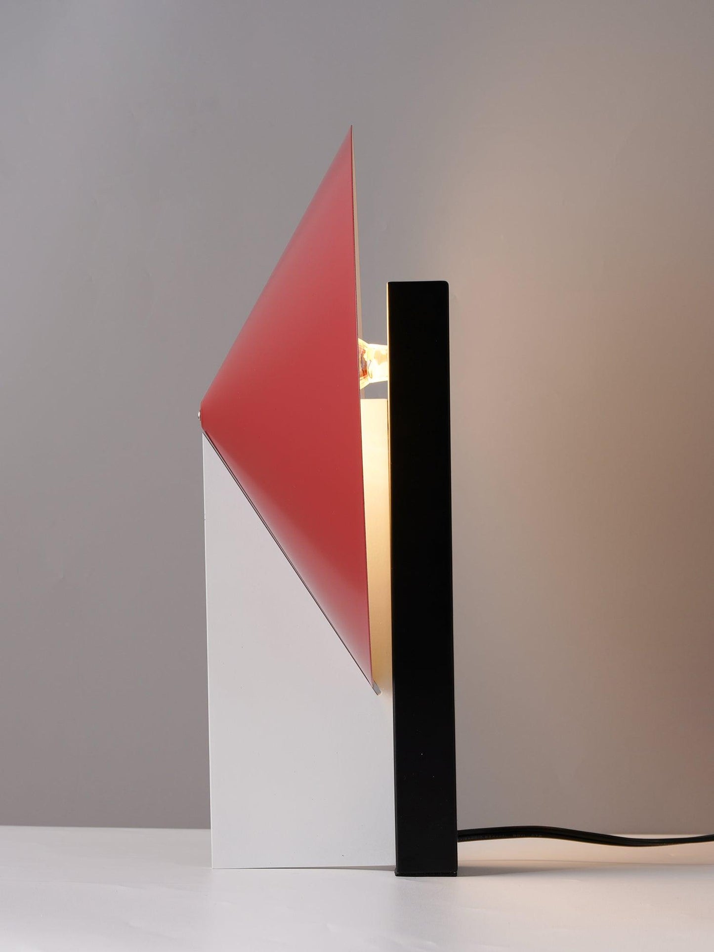 Orbe Table Lamp | Metal & Iron | Black and Red