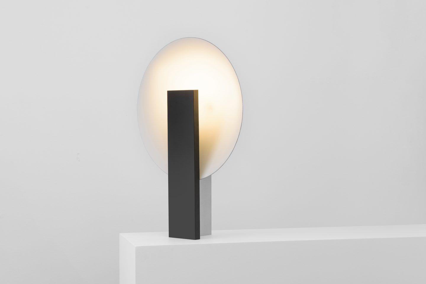 Orbe Table Lamp | Metal & Iron | Black and Red