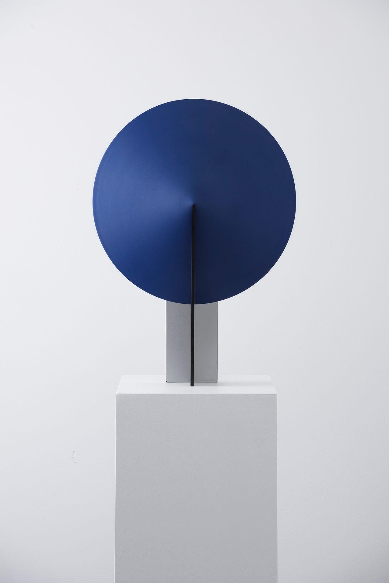 Orbe Table Lamp | Metal & Iron | Black and Red