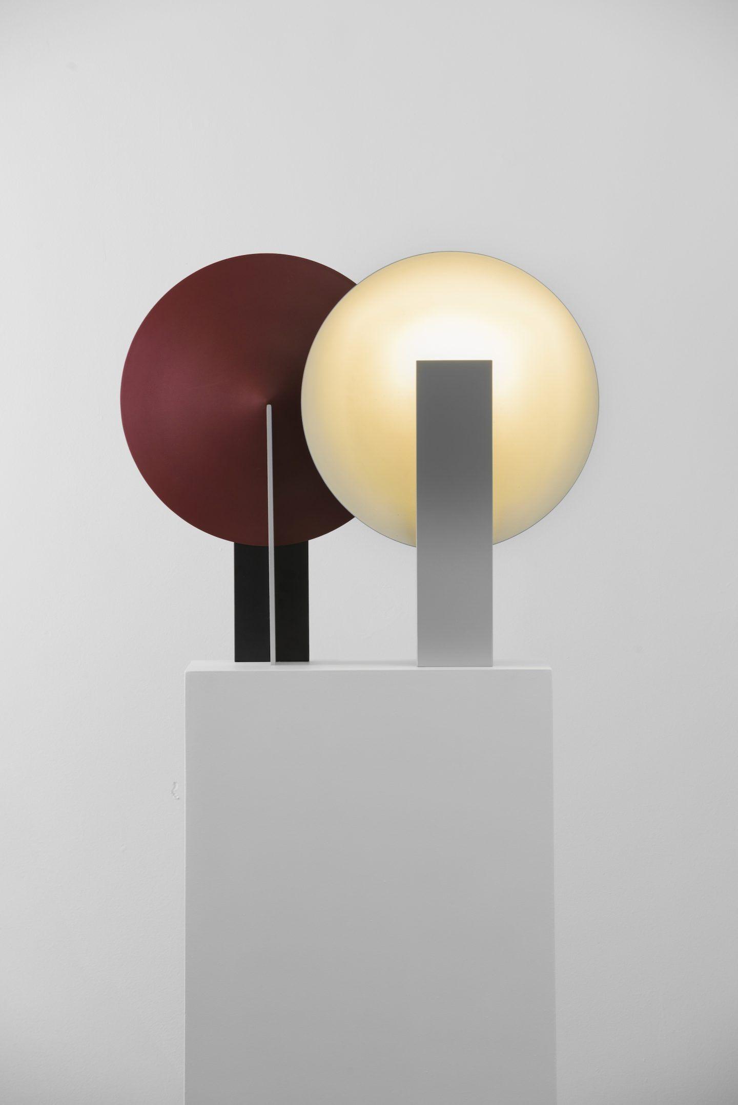 Orbe Table Lamp | Metal & Iron | Black and Red