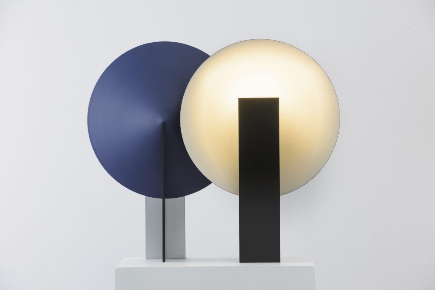 Orbe Table Lamp | Metal & Iron | Black and Red