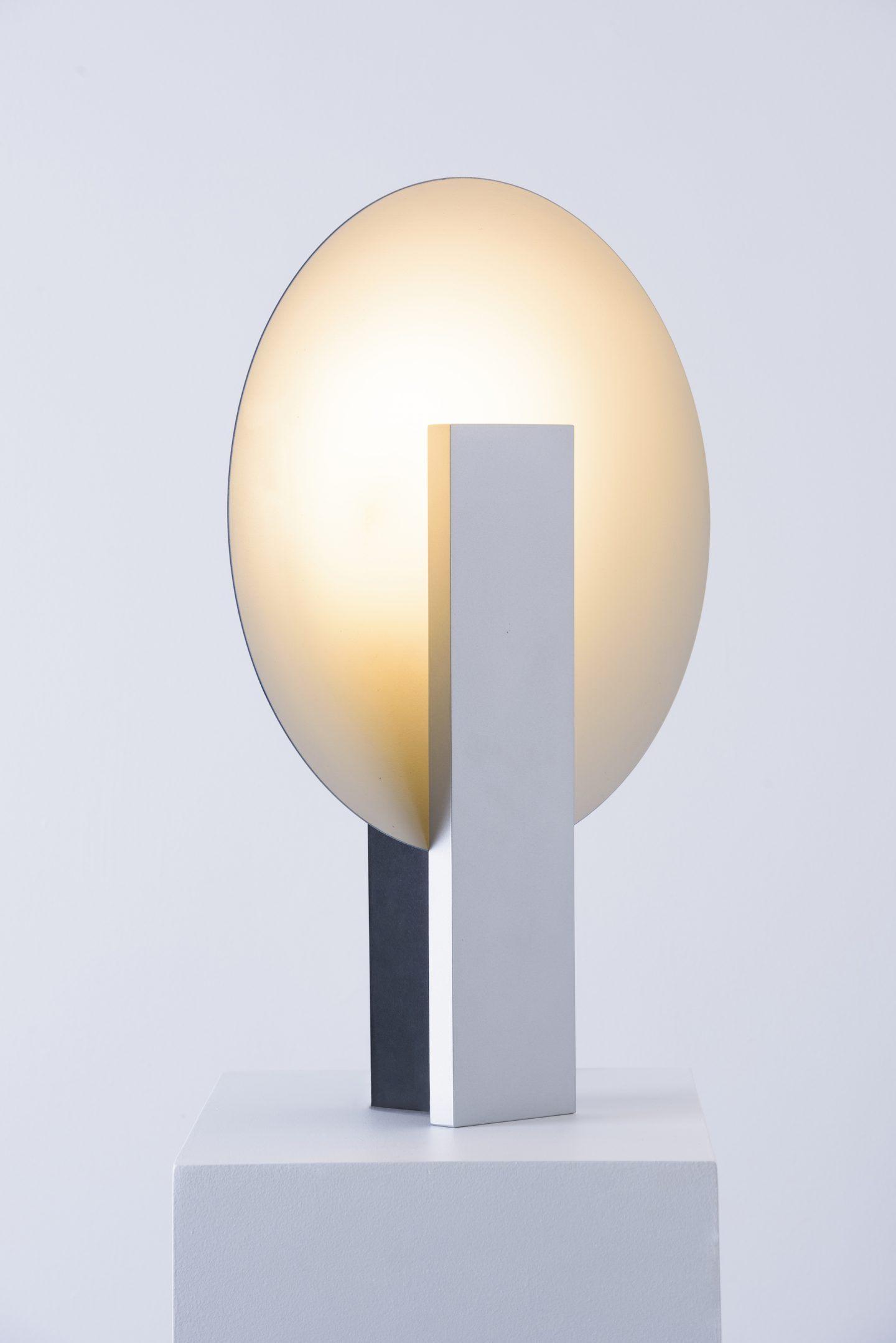 Orbe Table Lamp | Metal & Iron | Black and Red