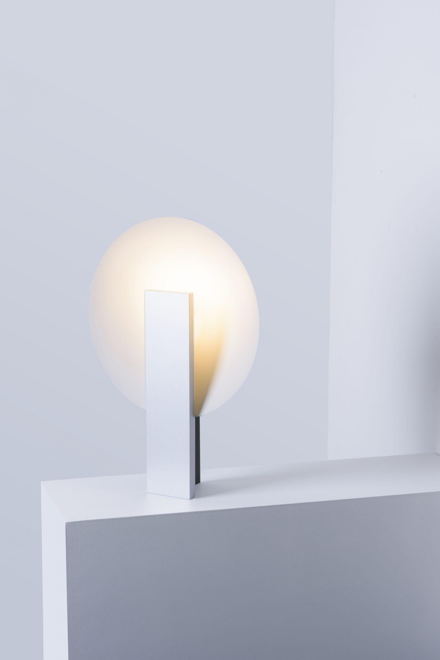 Orbe Table Lamp | Metal & Iron | Black and Red