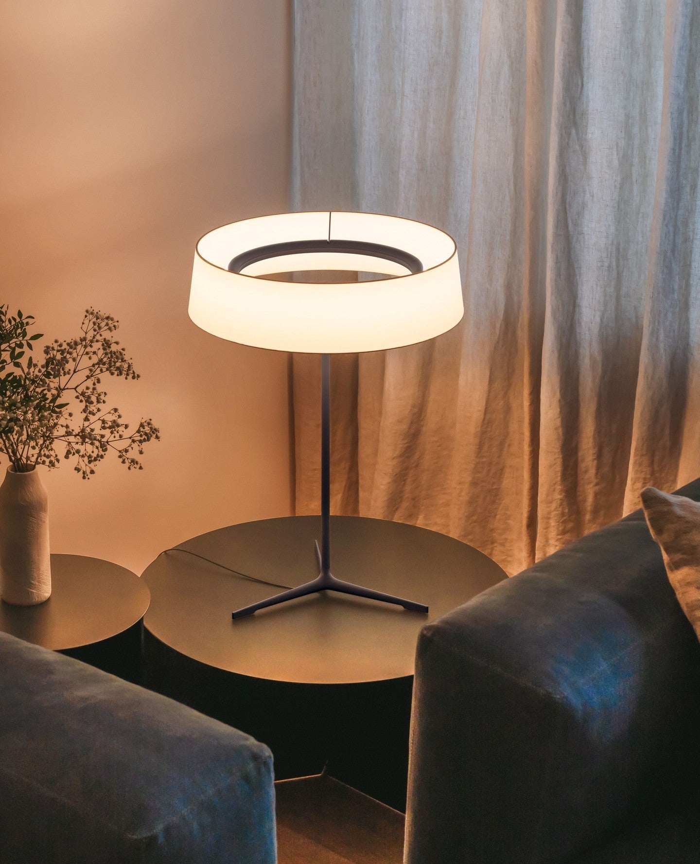 Dama Table Lamp | Metal, Fabric, Aluminum | Black, Grey
