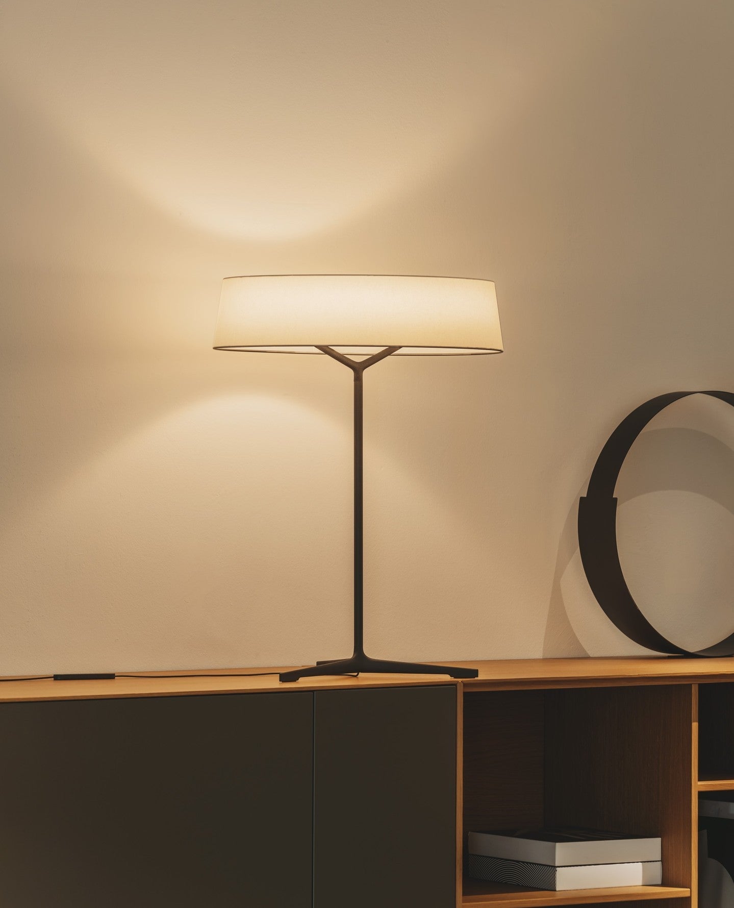 Dama Table Lamp | Metal, Fabric, Aluminum | Black, Grey