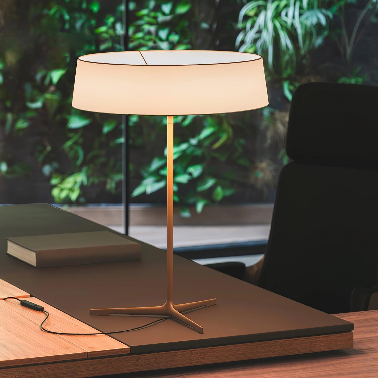 Dama Table Lamp | Metal, Fabric, Aluminum | Black, Grey