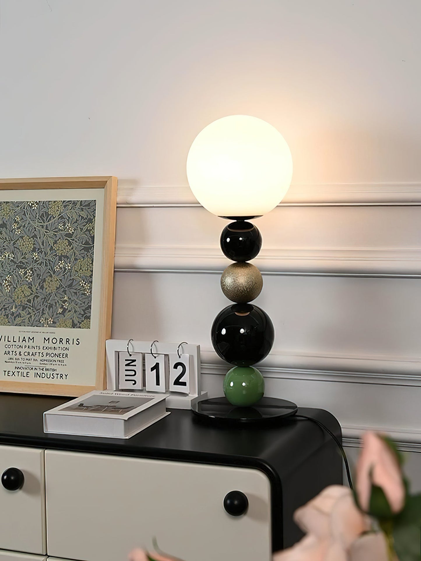 Round Balls Stacking Table Lamp | Metal & Glass | Green and Black
