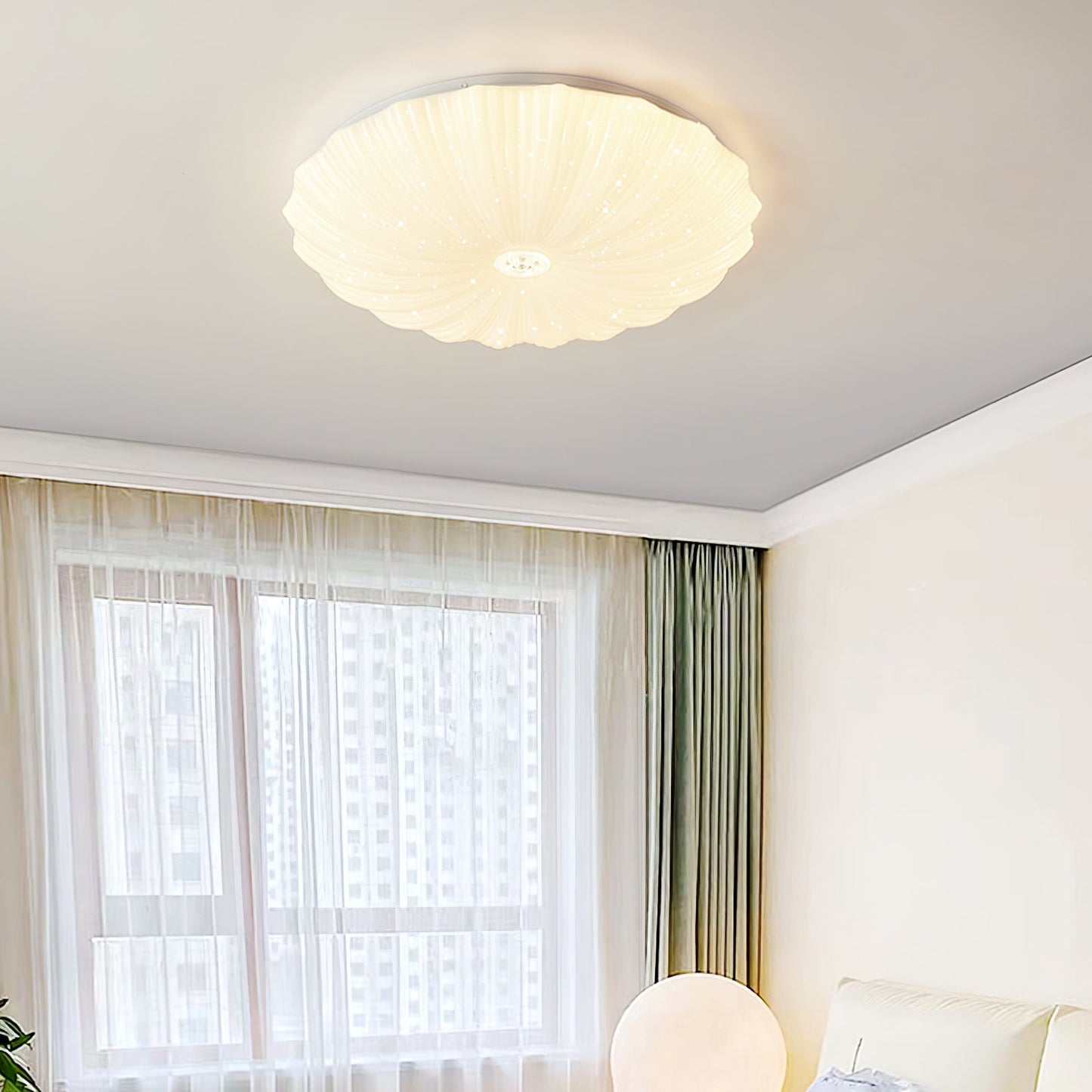 Acrylic Shell Ceiling Lamp | Metal & Acrylic | White