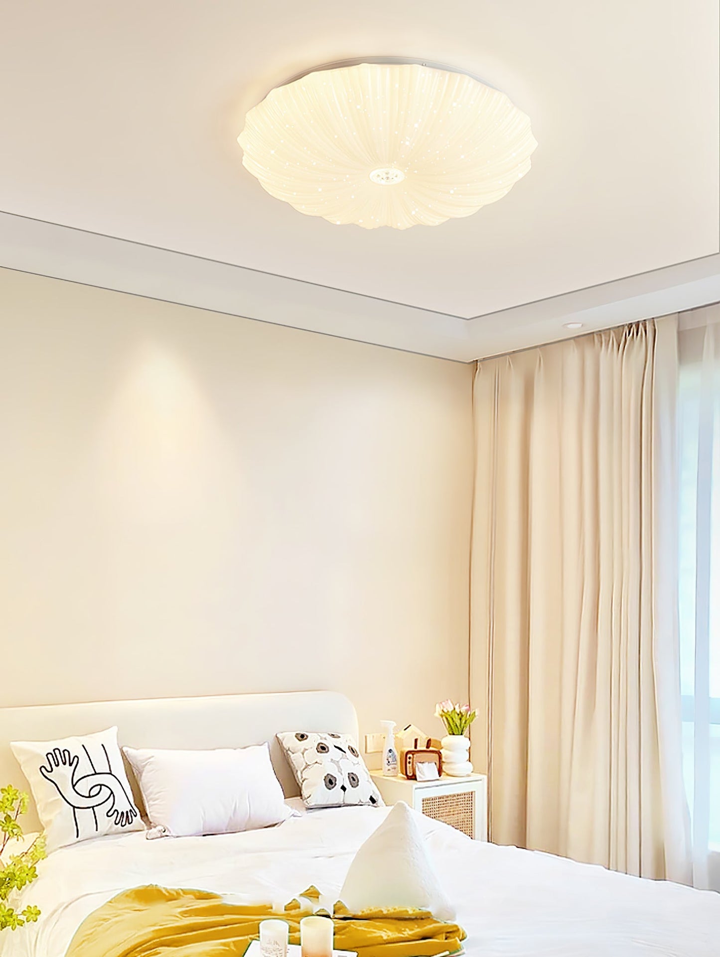 Acrylic Shell Ceiling Lamp | Metal & Acrylic | White