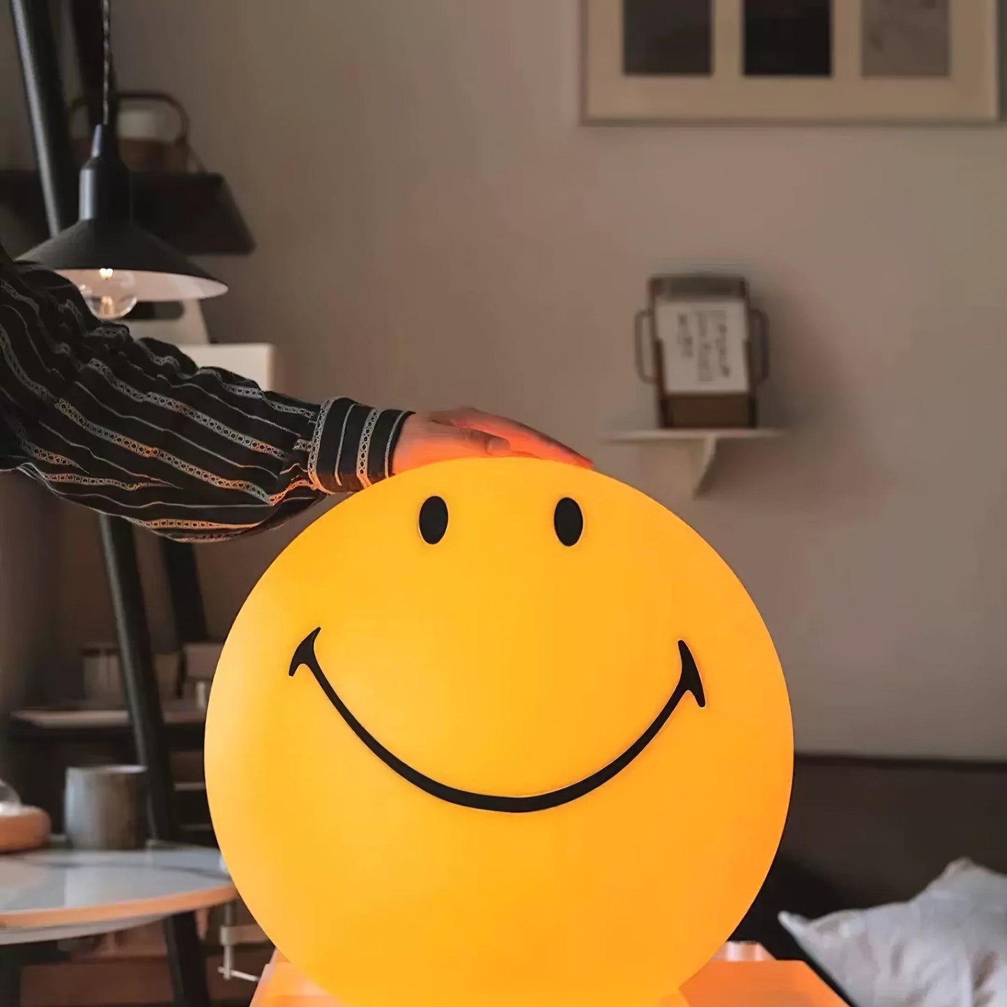Smiling Table Lamp | Yellow LED | 23cm Diameter