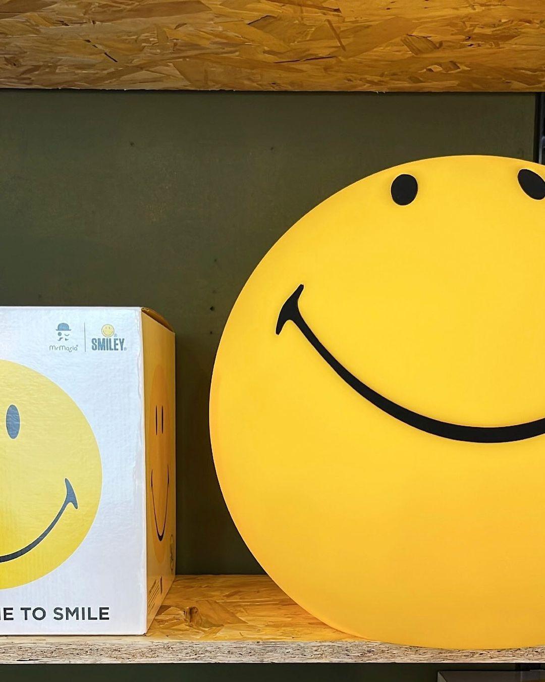 Smiling Table Lamp | Yellow LED | 23cm Diameter