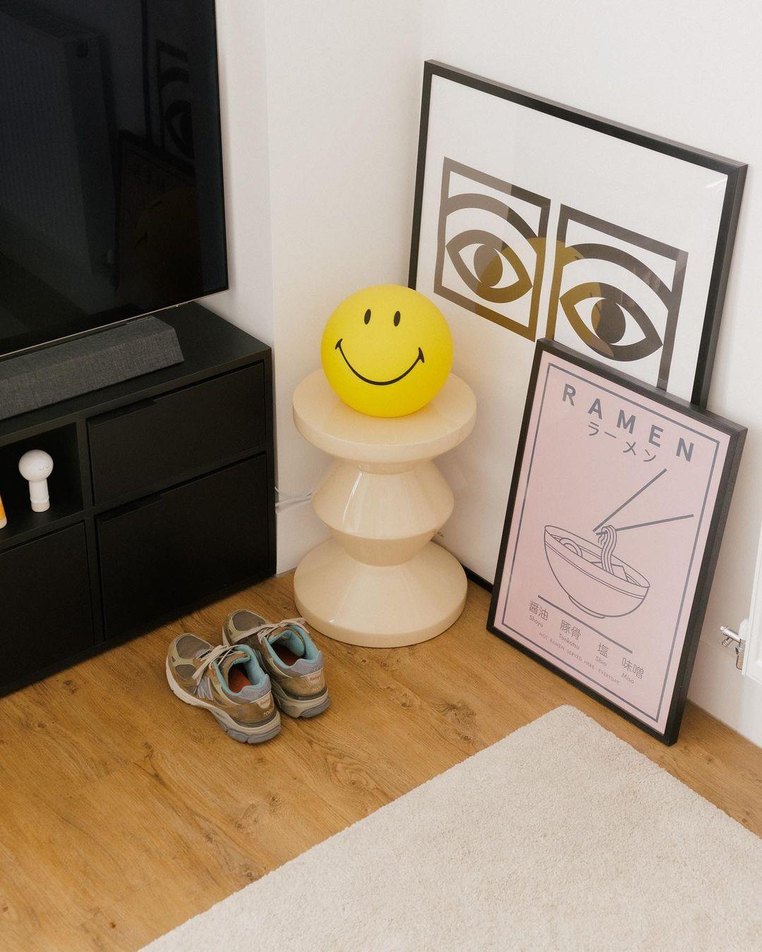 Smiling Table Lamp | Yellow LED | 23cm Diameter