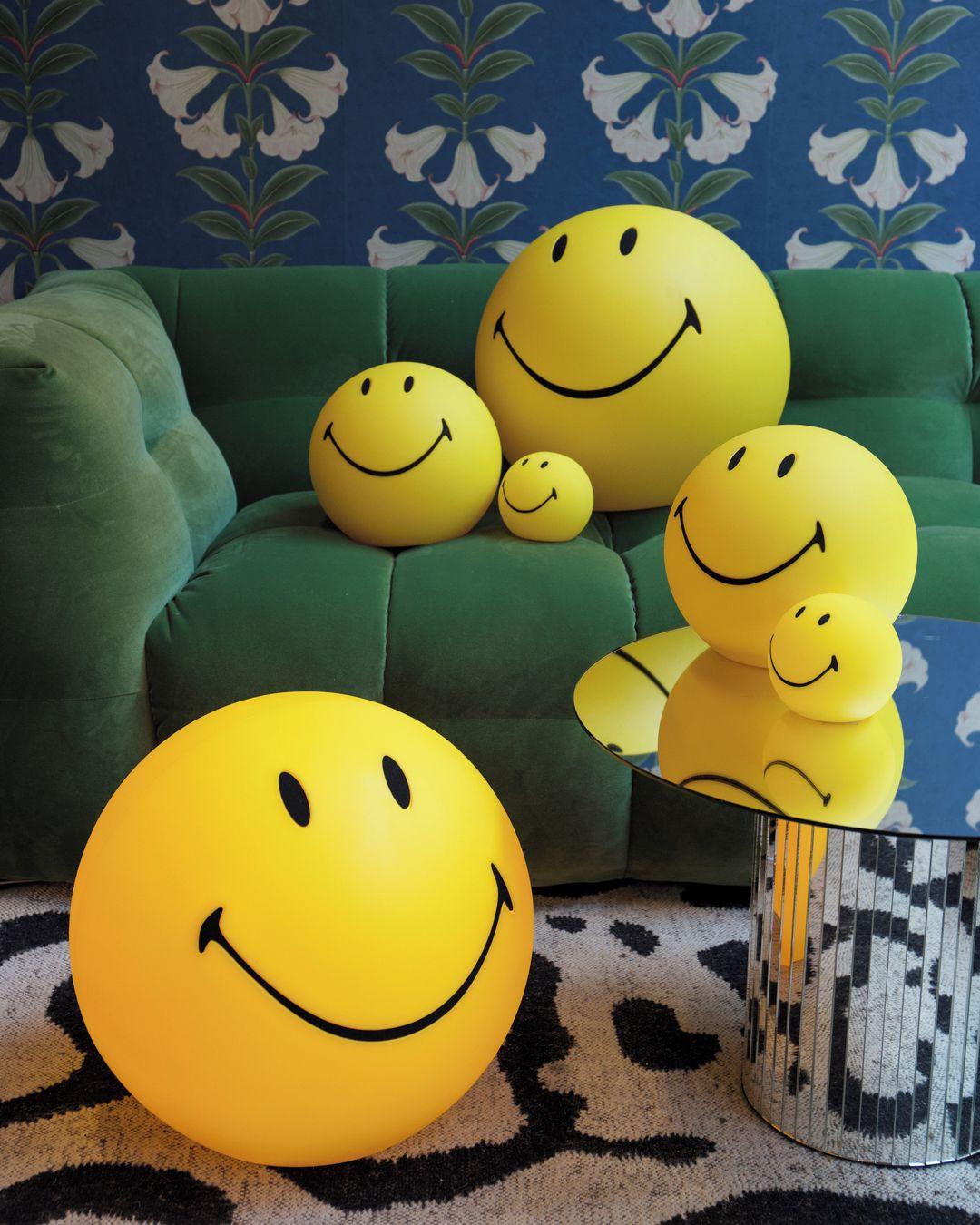 Smiling Rechargeable Table Lamp | Warm Yellow LED | 23cm Diameter