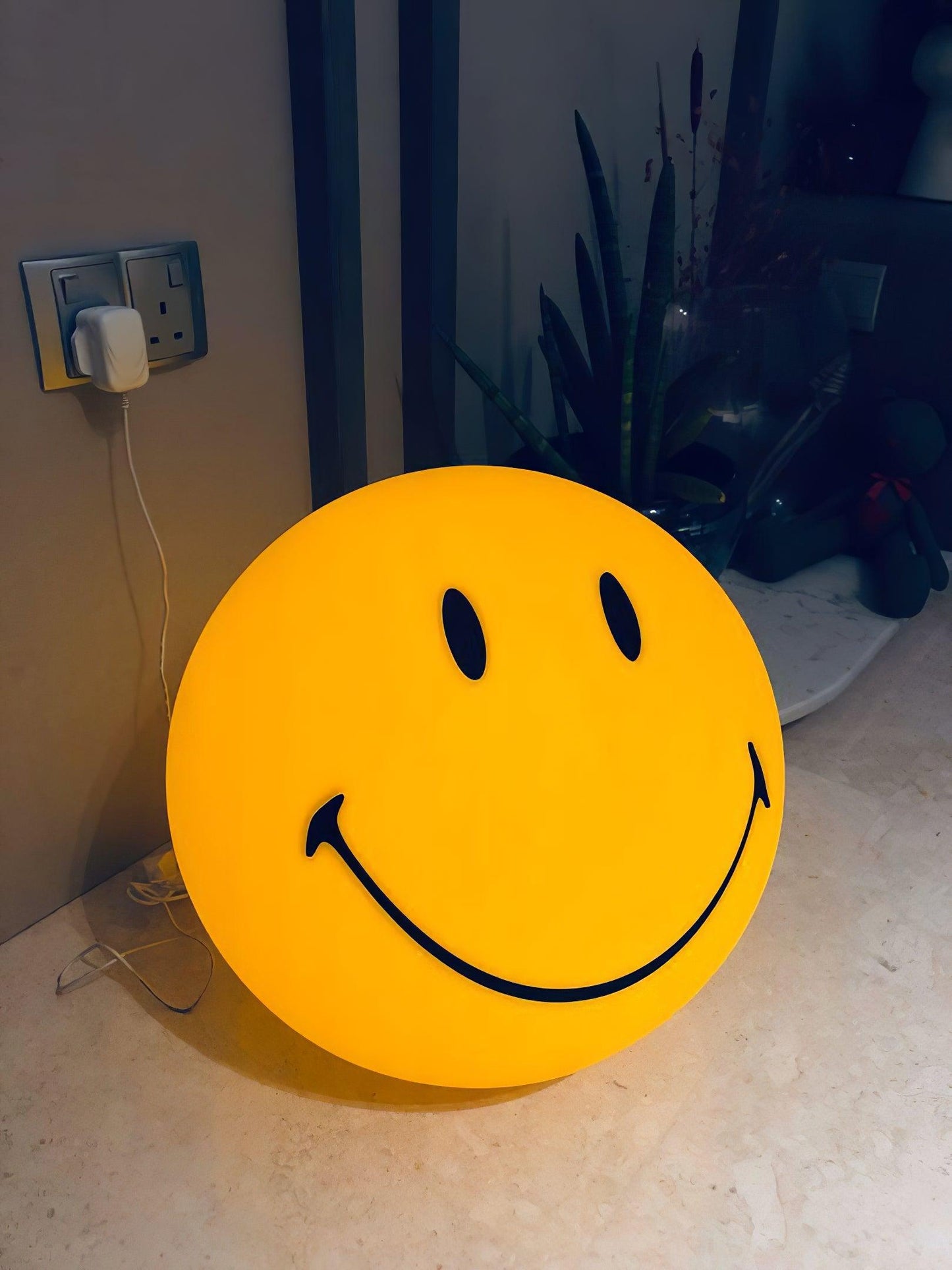 Smiling Rechargeable Table Lamp | Warm Yellow LED | 23cm Diameter