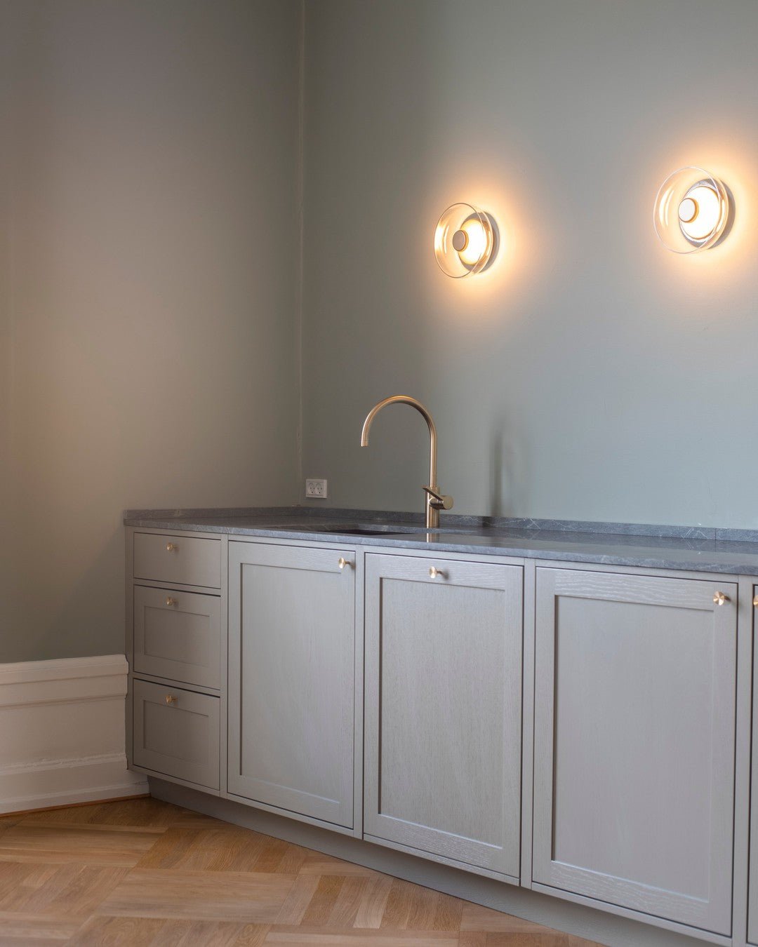 Solara Wall Light | Brass & Glass | 10cm Diameter