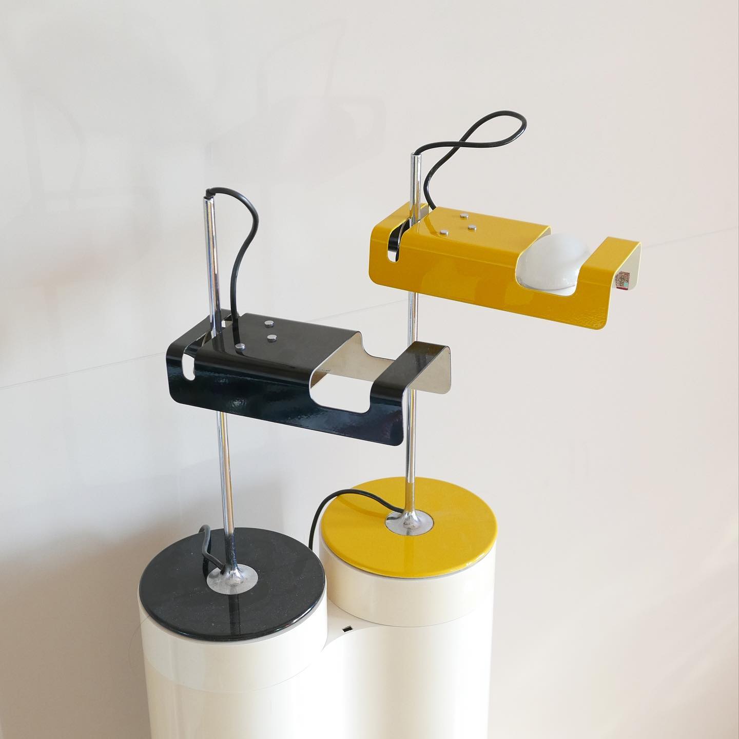 Spider Table Lamp | Metal Enameled Finish | White or Black