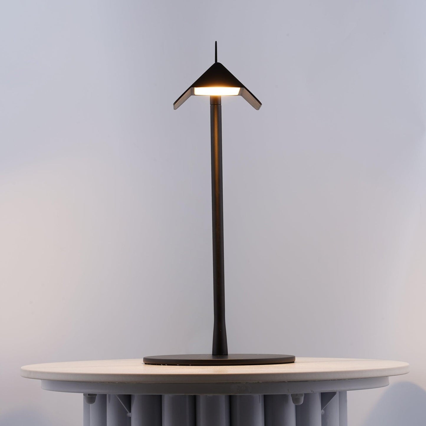 Pivot Ease Table Lamp | Die-Cast Aluminum | Matt Black