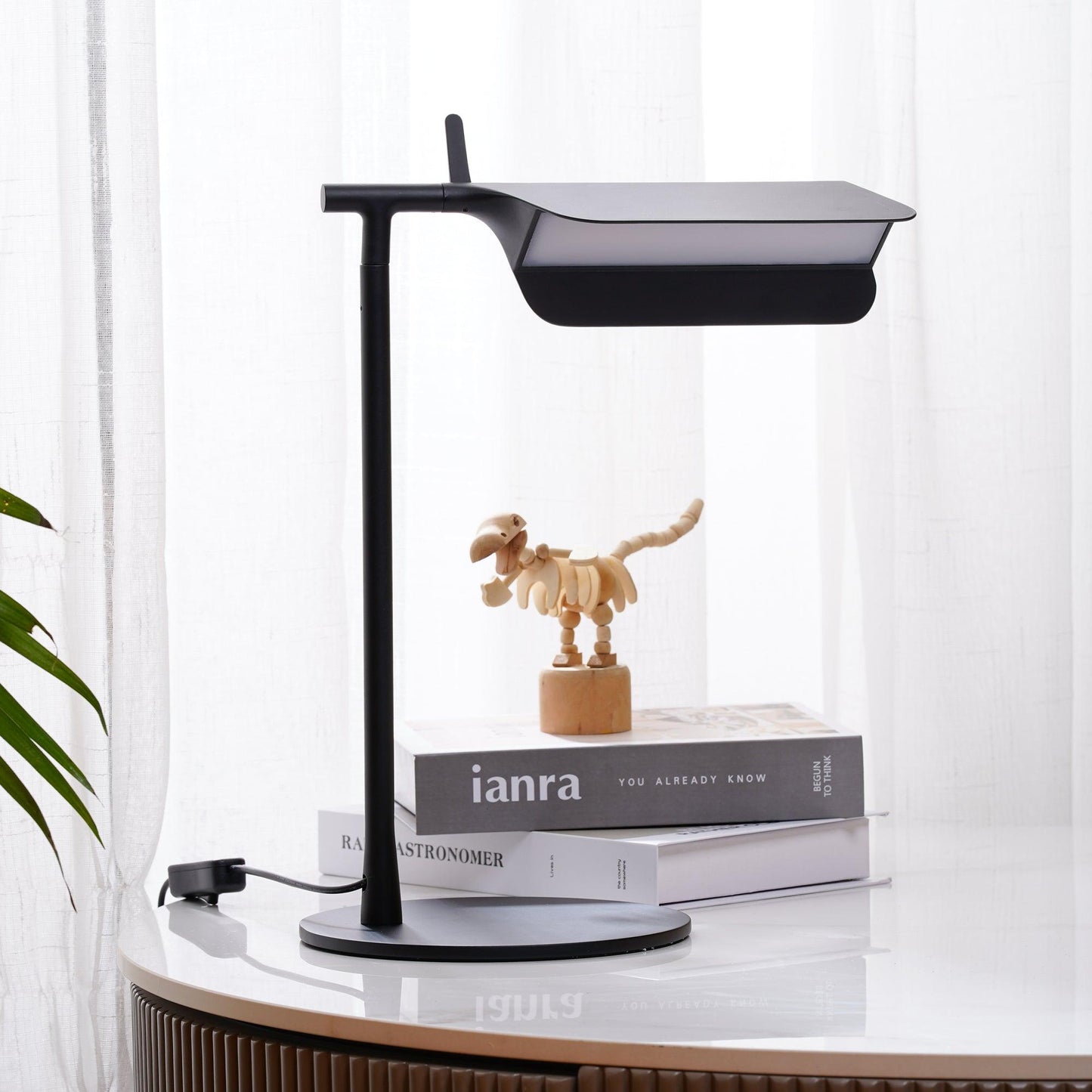 Pivot Ease Table Lamp | Die-Cast Aluminum | Matt Black