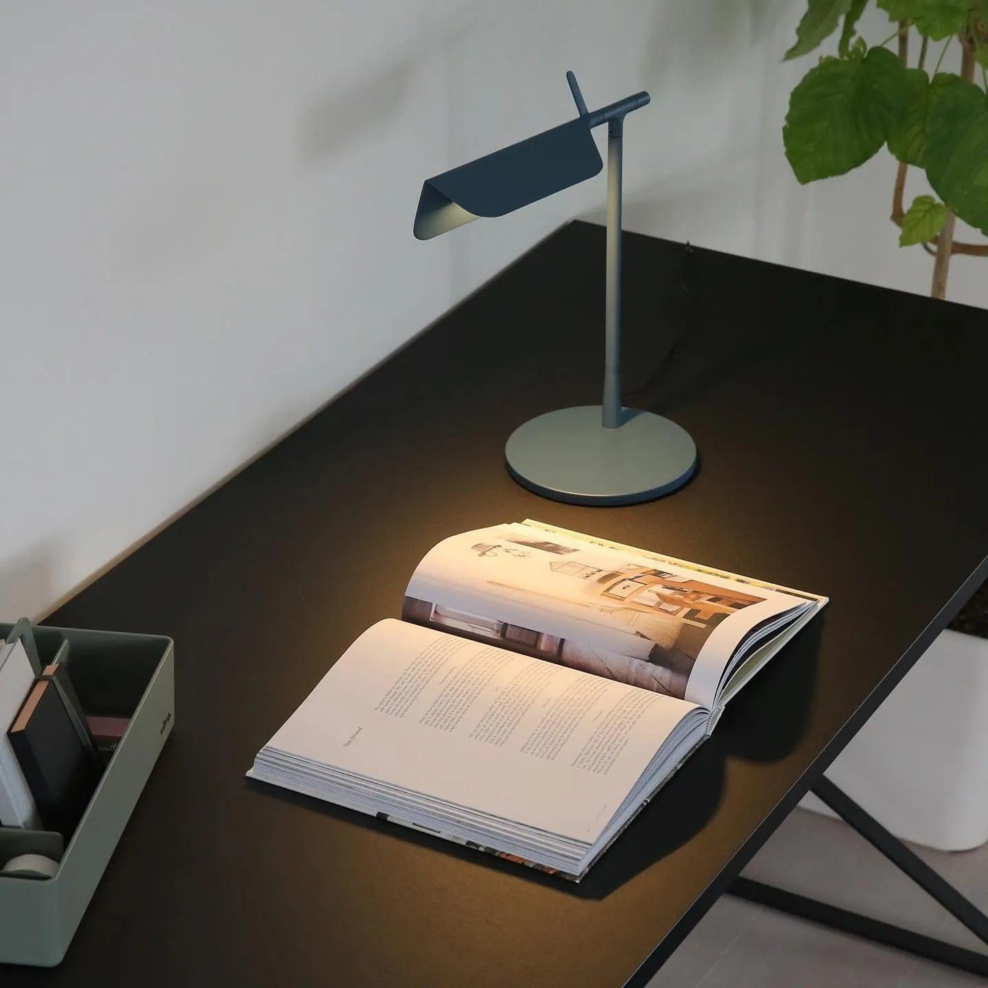 Pivot Ease Table Lamp | Die-Cast Aluminum | Matt Black