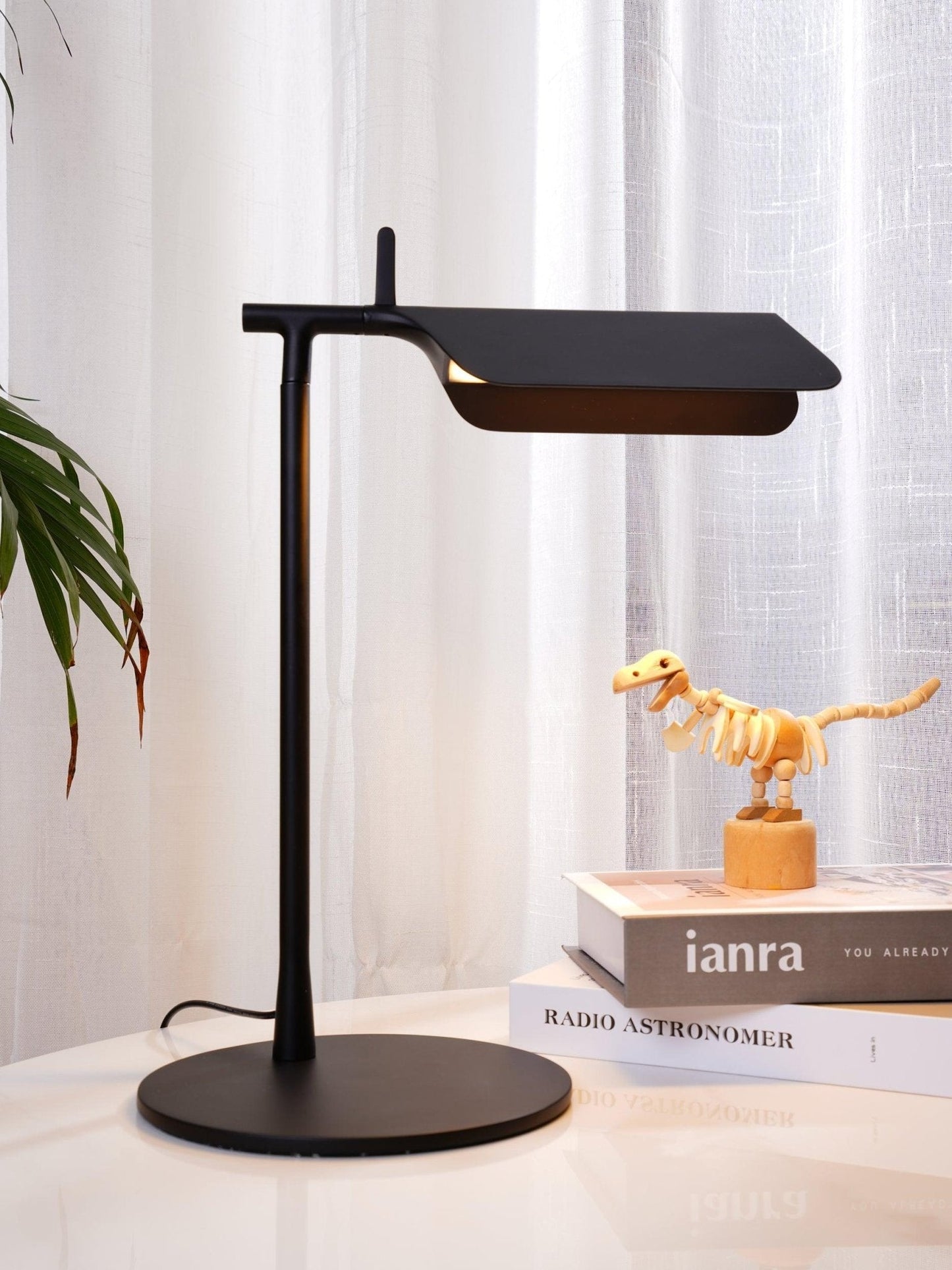 Pivot Ease Table Lamp | Die-Cast Aluminum | Matt Black