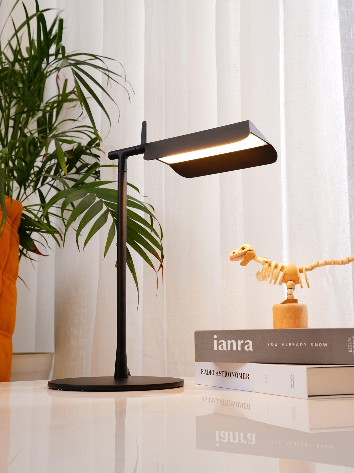 Pivot Ease Table Lamp | Die-Cast Aluminum | Matt Black
