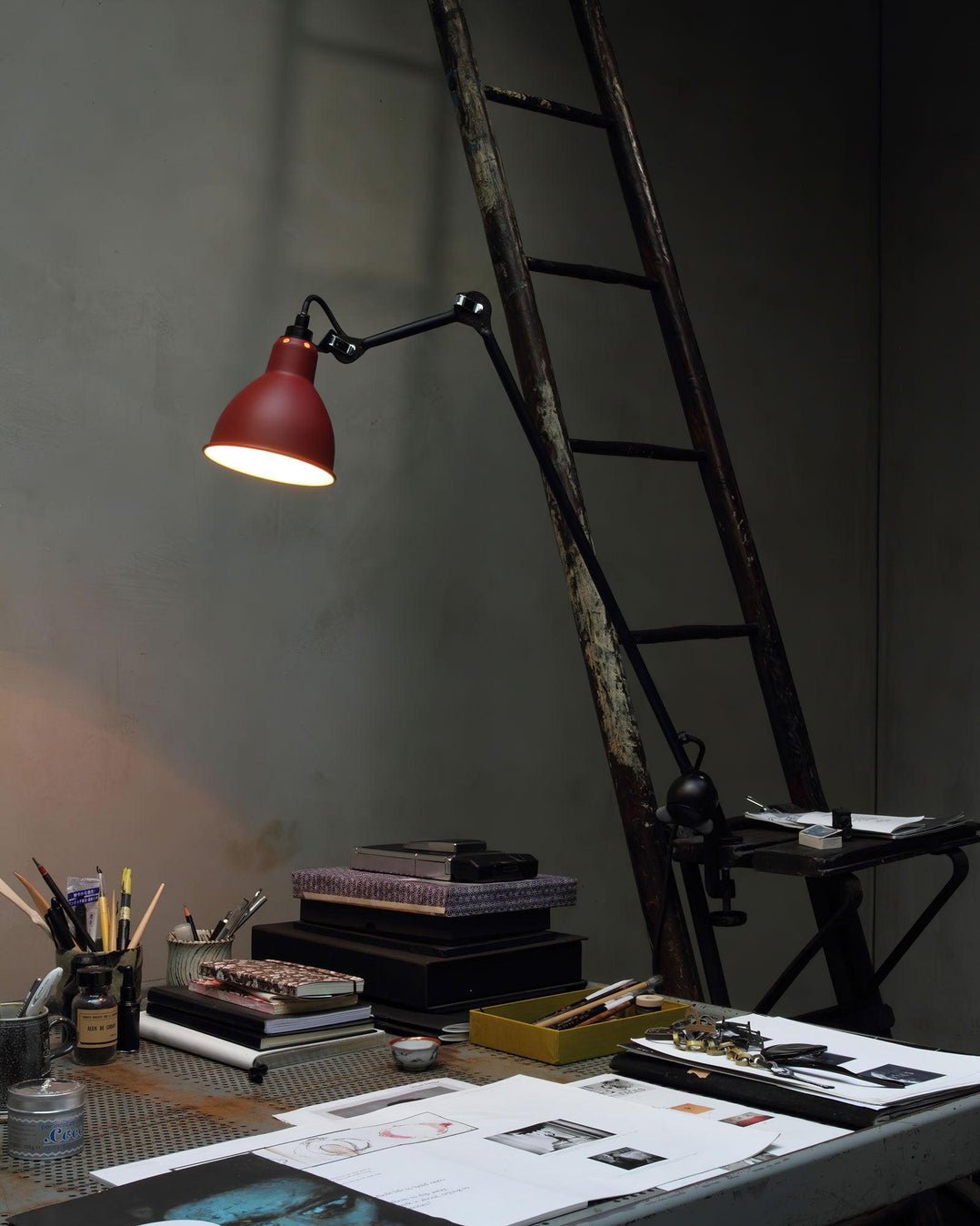 Versa Glide Table Lamp | Matte Black Metal | Adjustable Shade