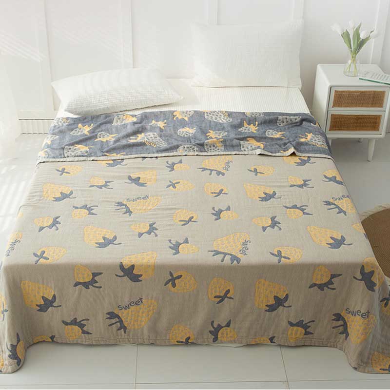Strawberry Quilt | 100% Organic Cotton | Reversible, Full/Queen Size