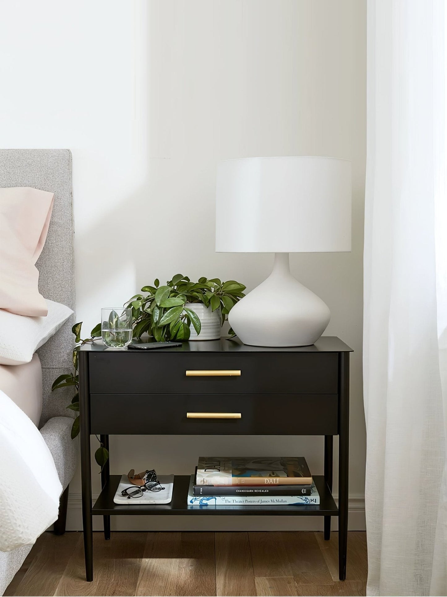 Lumea Table Lamp | Ceramic | White/Black