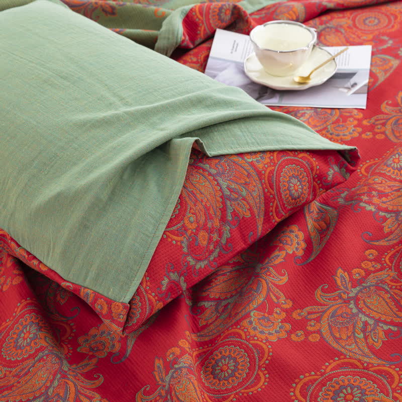 Retro Jacquard Quilt | 100% Organic Cotton | Reversible with Pillowcases
