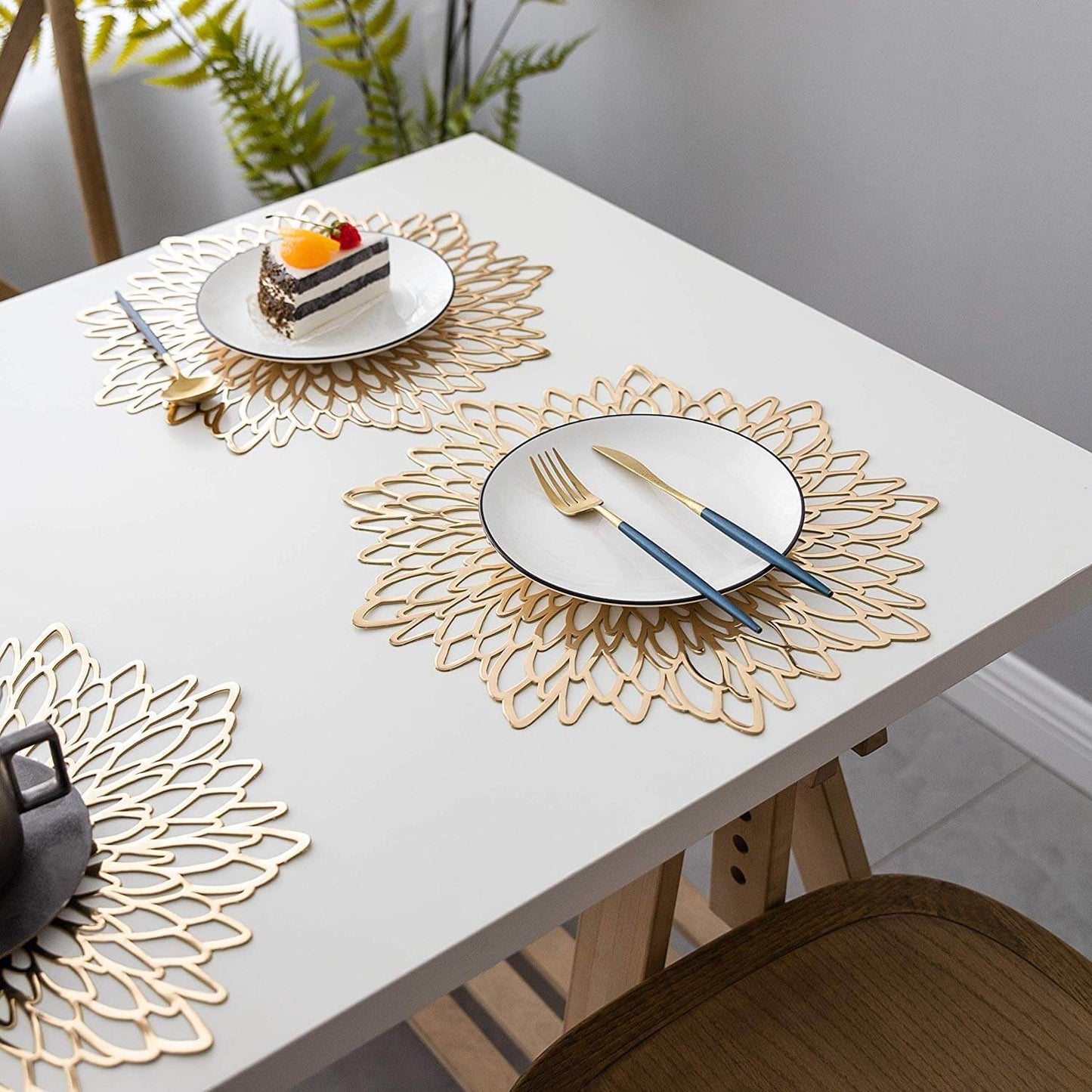 Round Dahlia Placemats | Durable Stain Resistant | Metallic Gold/Silver, 15.5"