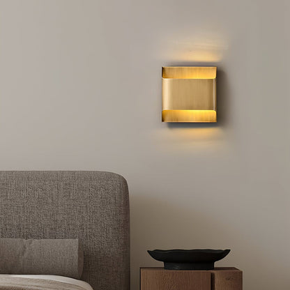 Brass Wall Lamp | Shiny Oil Varnish Finish | 25cm Diameter