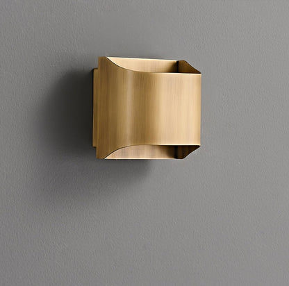 Brass Wall Lamp | Shiny Oil Varnish Finish | 25cm Diameter