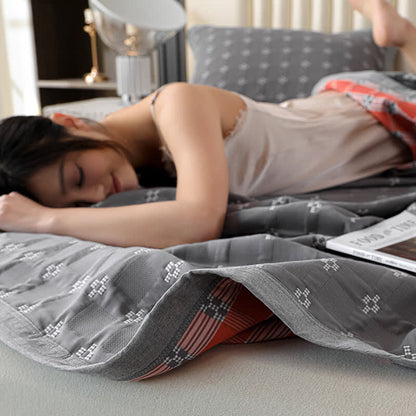 Modern Breathable Quilt | Eco-Friendly Polyester | Full & Queen Sizes