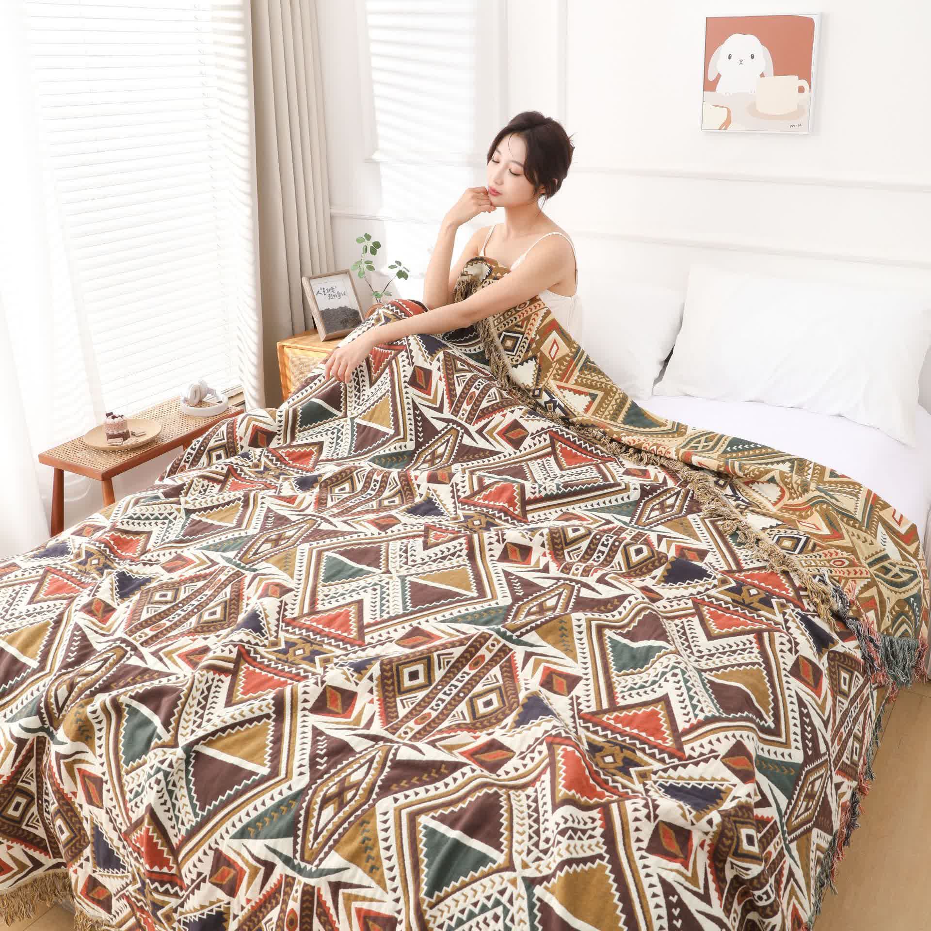Retro Triangle Cotton Quilt | Eco-Friendly Gauze | Queen & King Sizes