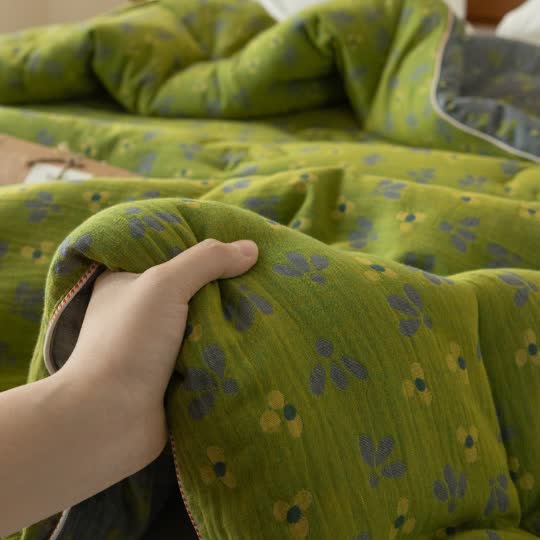 Floral Quilt | Premium Cotton & Soybean Fiber | Full/Queen Size