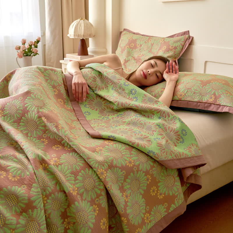 Cotton Gauze Quilt | Reversible Yarn-Dyed Daisy Print | Full, Queen, King Sizes