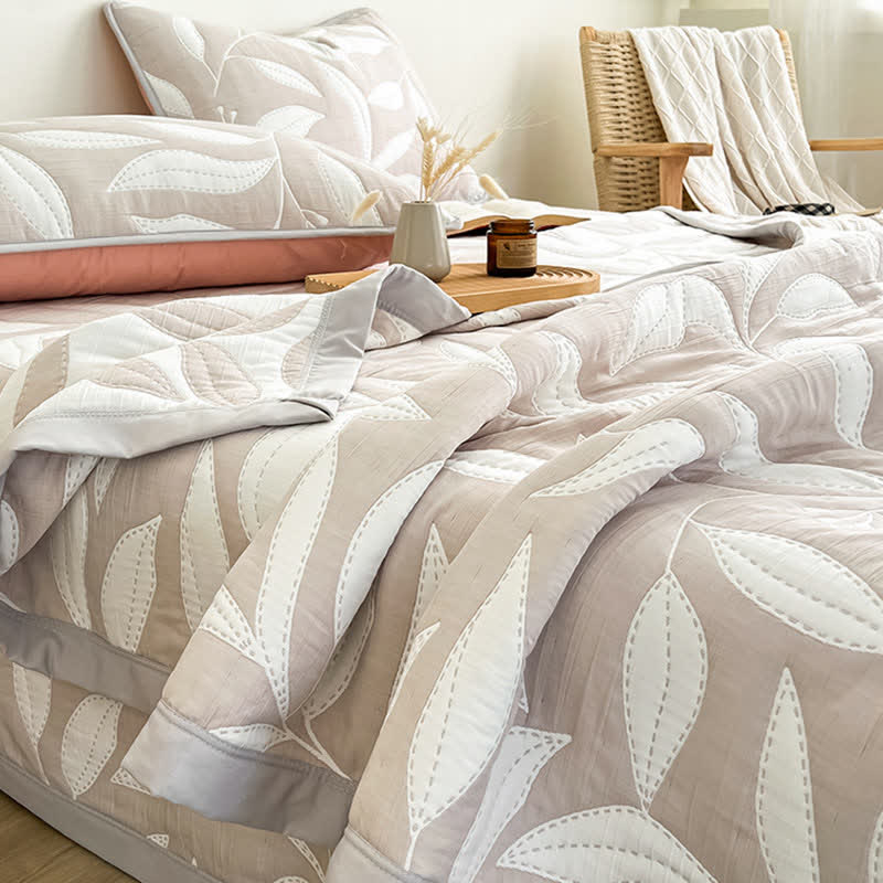 Leaf Pattern Jacquard Coverlet Blanket | Eco-Friendly Cotton-Polyester | Available in Twin, Full, Queen, King Sizes