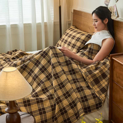Vintage Plaid Quilt Set | Cotton | Includes Quilt & 2 Pillow Shams