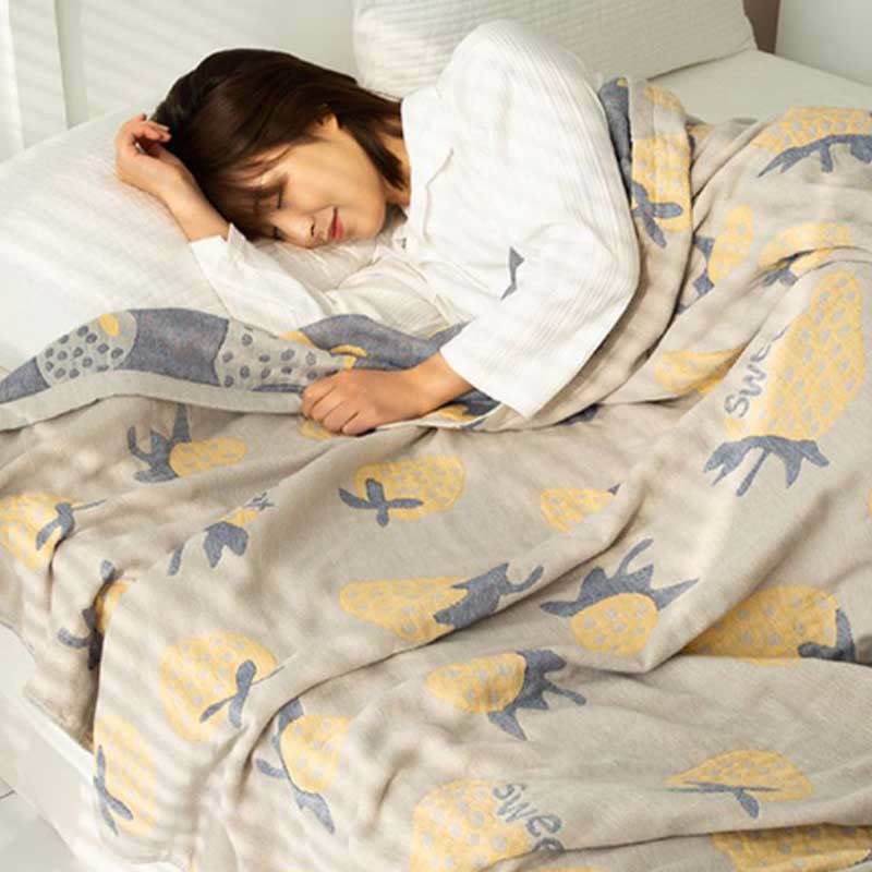 Strawberry Quilt | 100% Organic Cotton | Reversible, Full/Queen Size