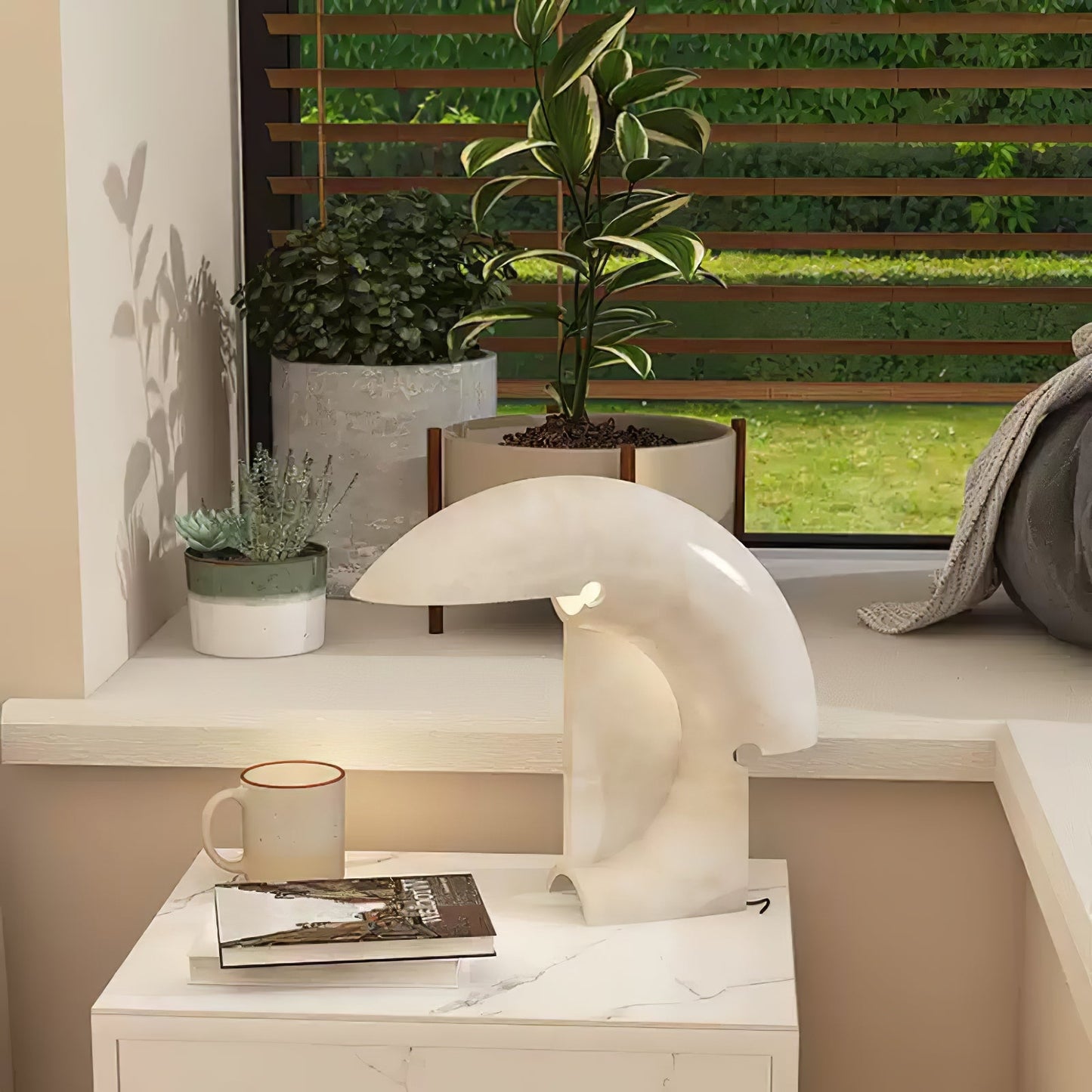 Elios Marble Table Lamp | Marble | White