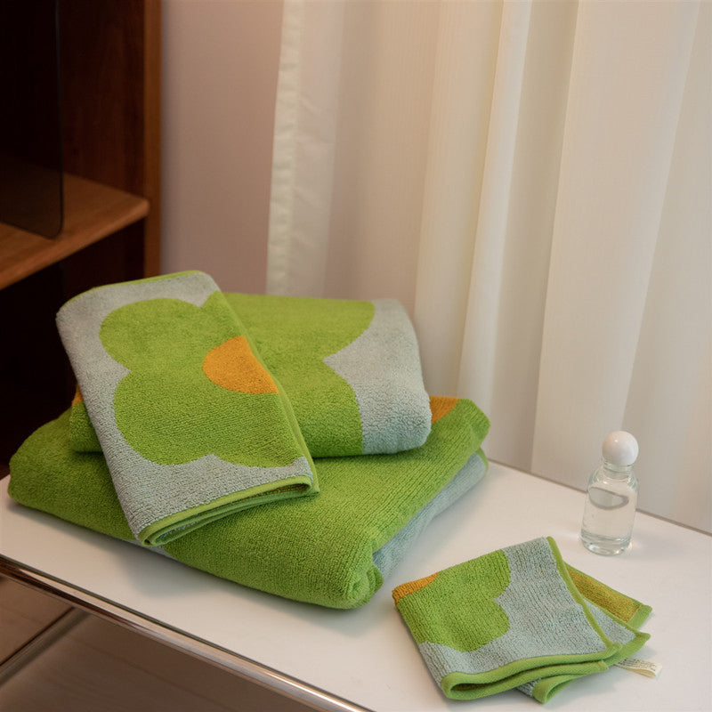 Flower Pattern Cotton Bath Towel | Breathable & Soft | 70cm x 140cm