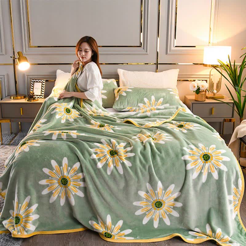Floral Daisy Velvet Blanket | Microfiber Polyester | Twin, Full, Queen Sizes