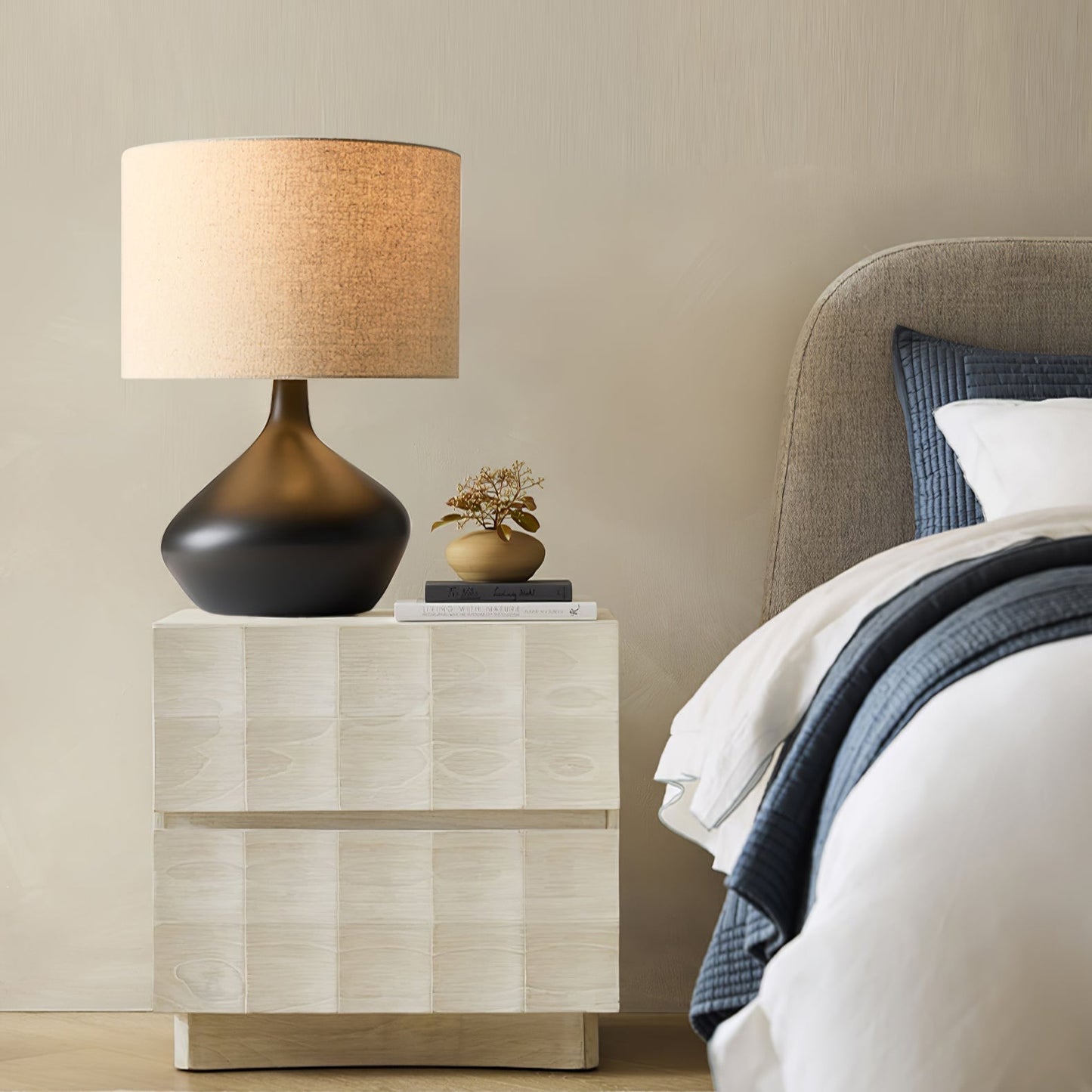 Lumea Table Lamp | Ceramic | White/Black